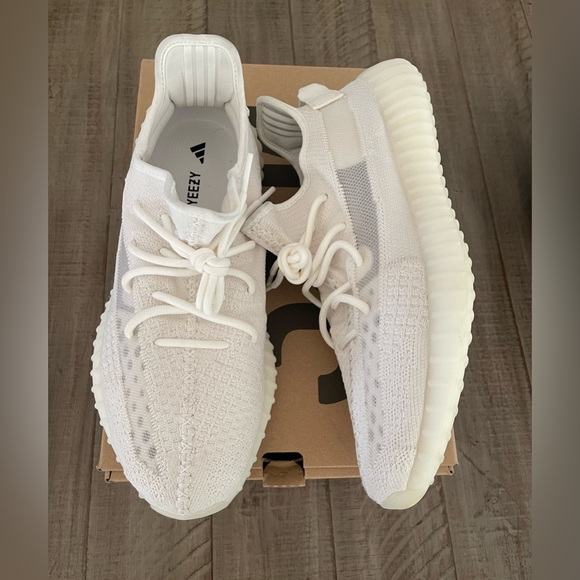 Yeezy Boost 350 V2 ‘Bone’ - Picture 2 of 3